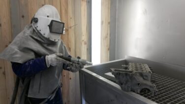 Curso de Operaciones en actividad de tratamiento de superficie de piezas del metal: desengranaste, limpieza, decapante, recubrición, pintura